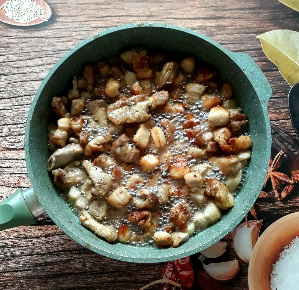 Казаречче с грудинкой, помидорами и сыром 🥘