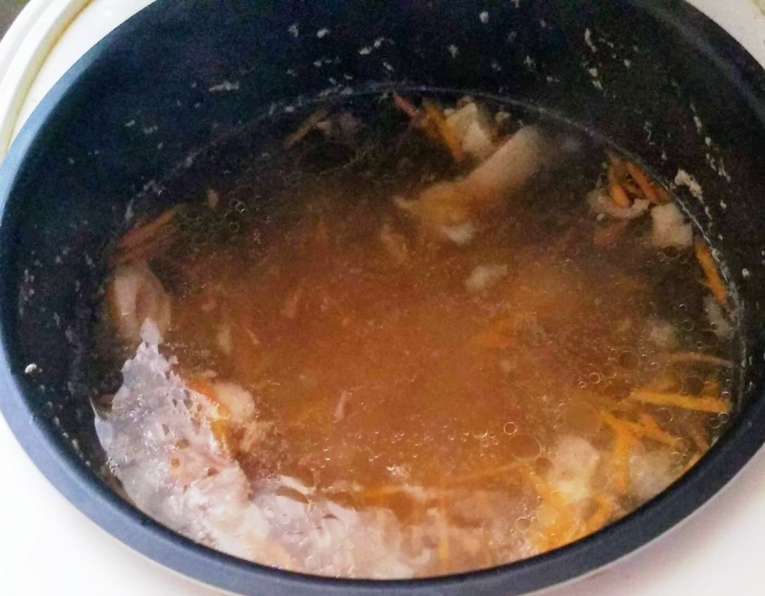Гороховый суп с копчеными ребрышками в мультиварке