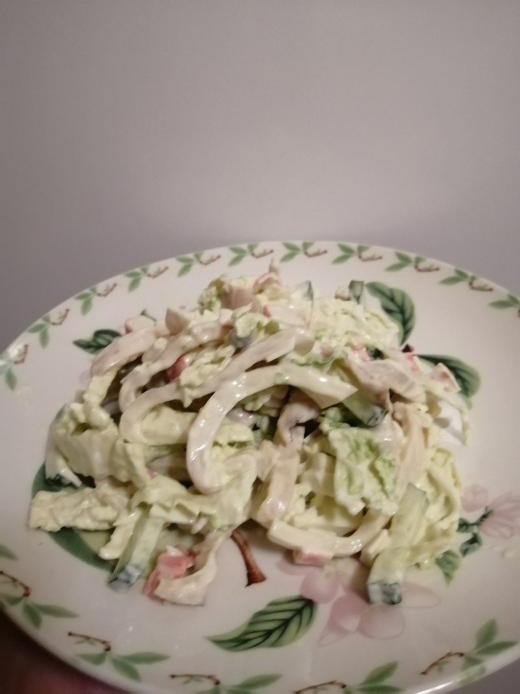 Салат с кальмарами, пекинской капустой и огурцом — рецепт с фото пошагово