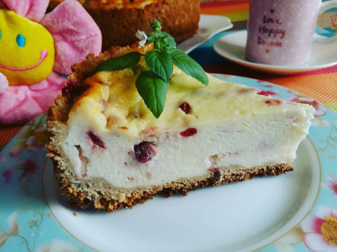 Пирог-сметанник с ягодами 🍰🍒☕ на песочной основе🤗