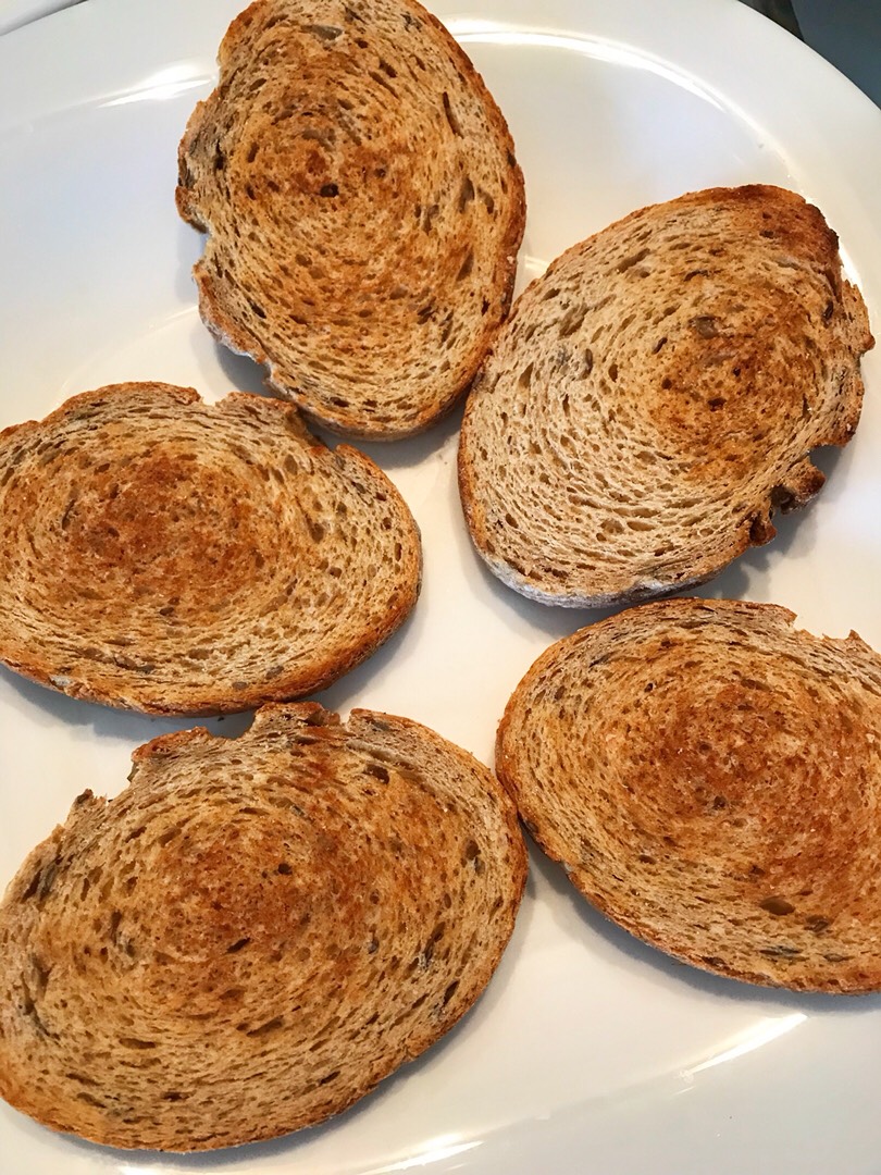 Хрустящие тосты с помидорами и брынзой 🥪🥖