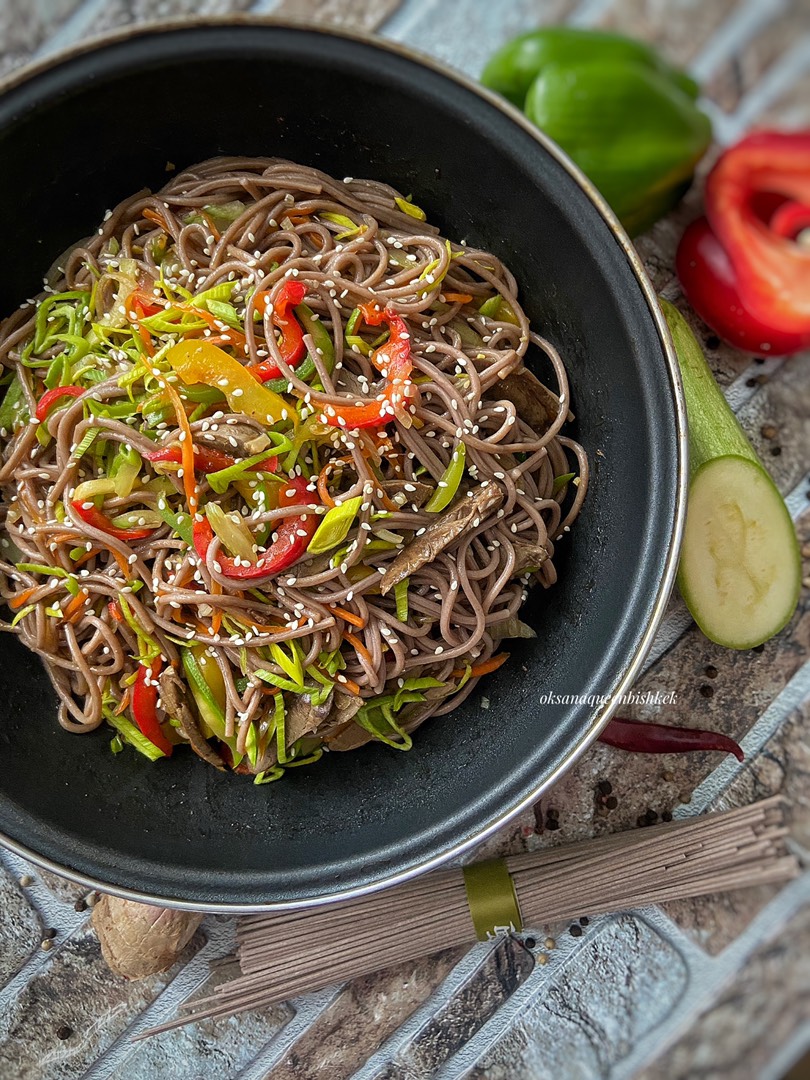 🍜Лапша соба с овощами и сердечками индейки в ВОКе