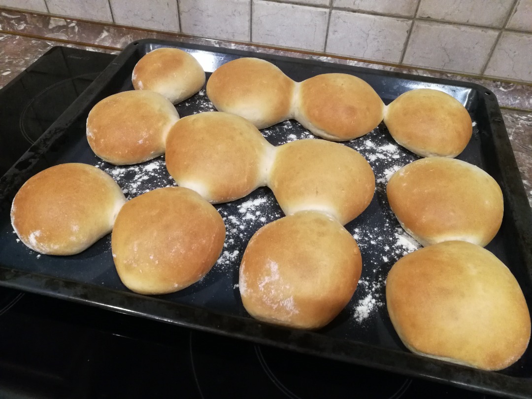 Корейские сладкие булочки с творожным сыром и чесночным соусом