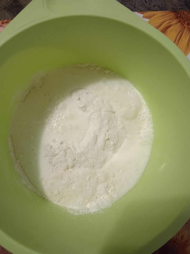 Тонкие блины на кислом молоке без яиц - рецепт с фото
