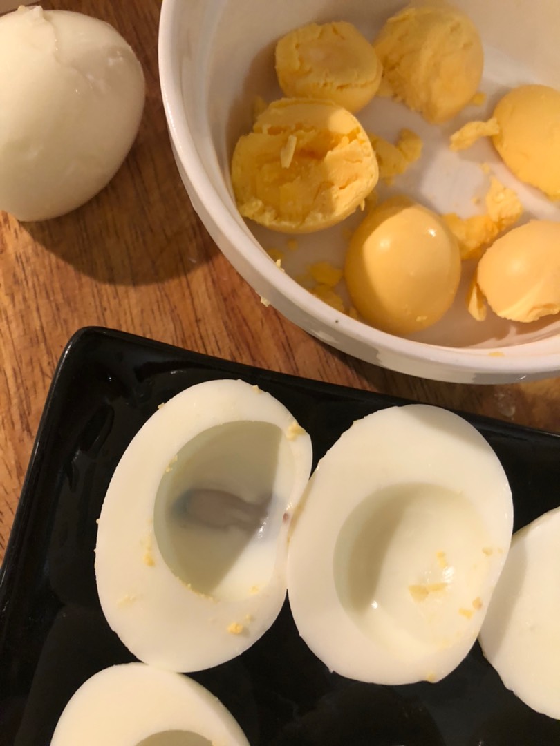 Яйца фаршированные сыром и чесноком - рецепт с фотографиями - Patee. Рецепты