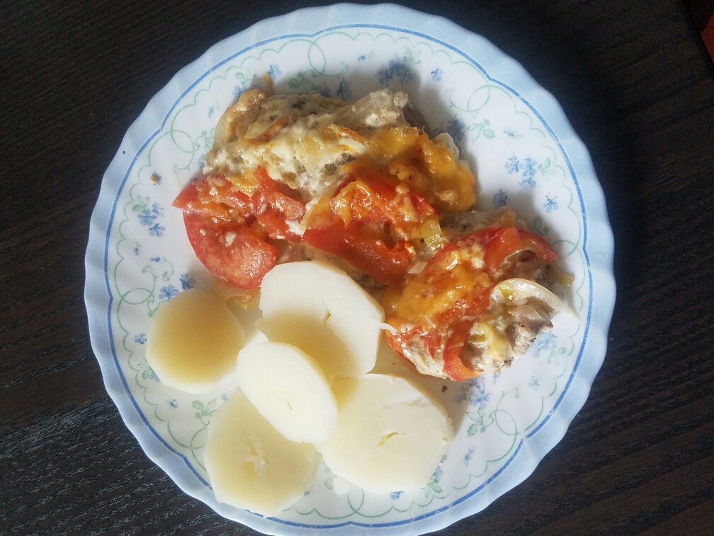 Мясо с помидорами в духовке