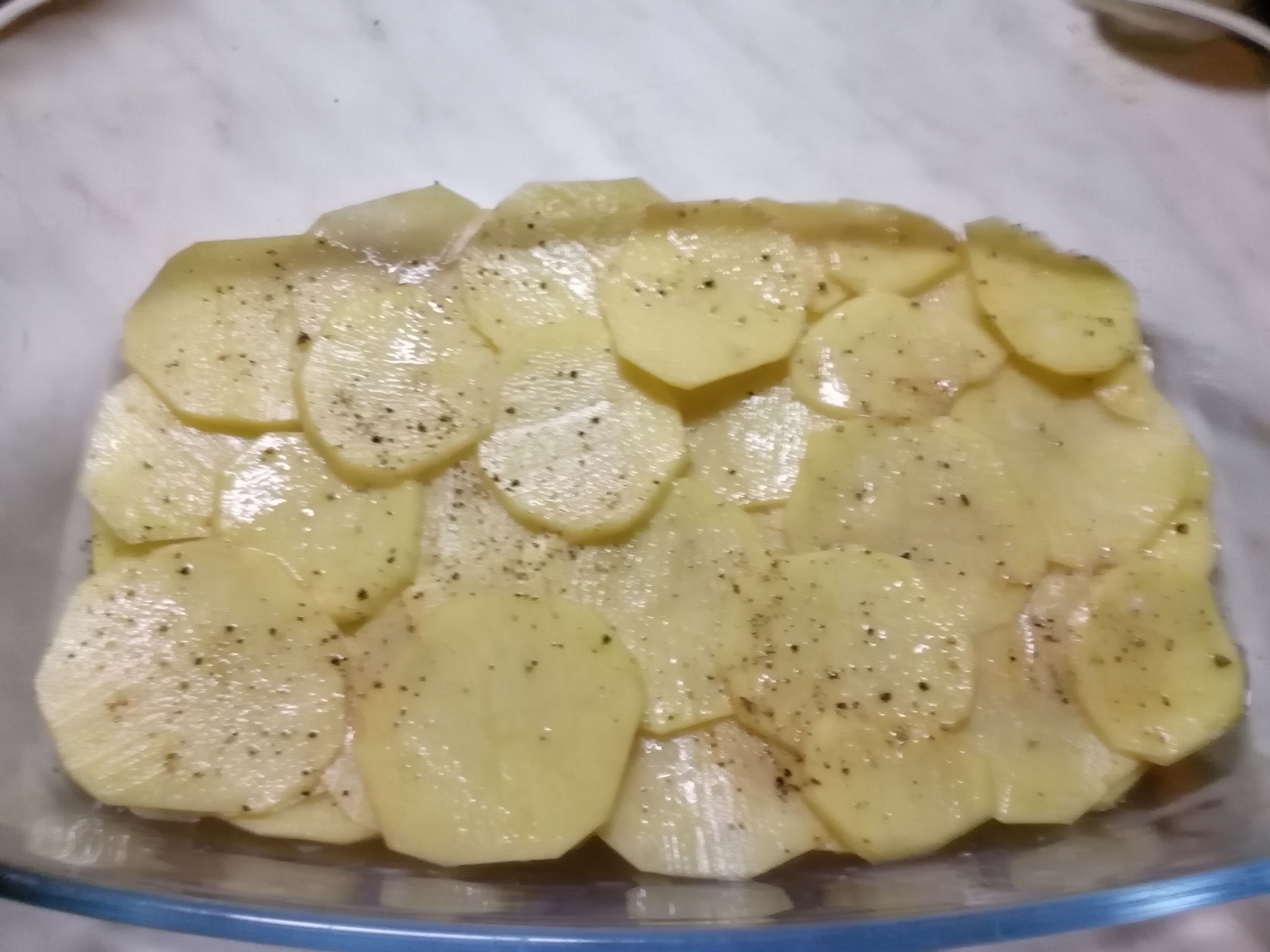 Картофельная запеканка с колбасой, пошаговый рецепт на ккал, фото, ингредиенты - Черешенка