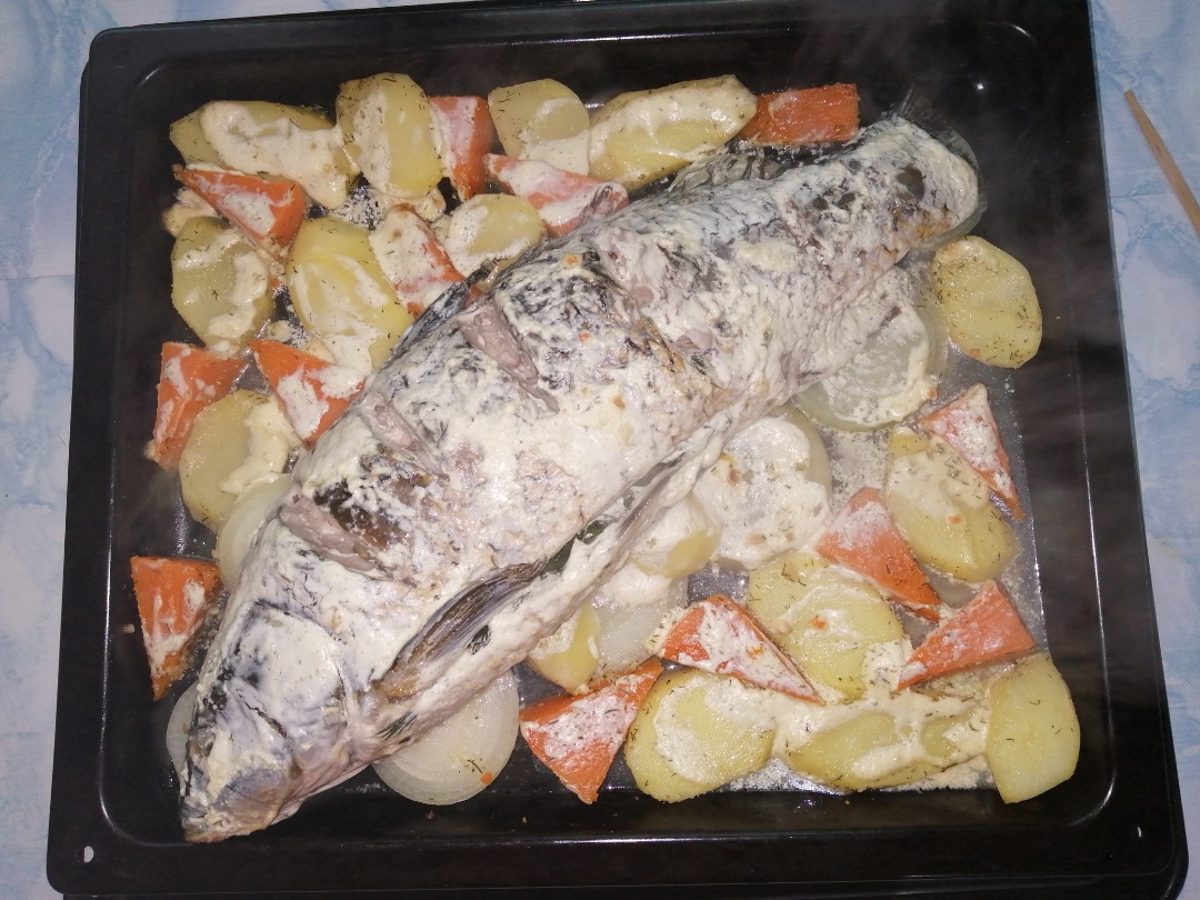 Сазан, запечённый с овощами в духовке 🐟