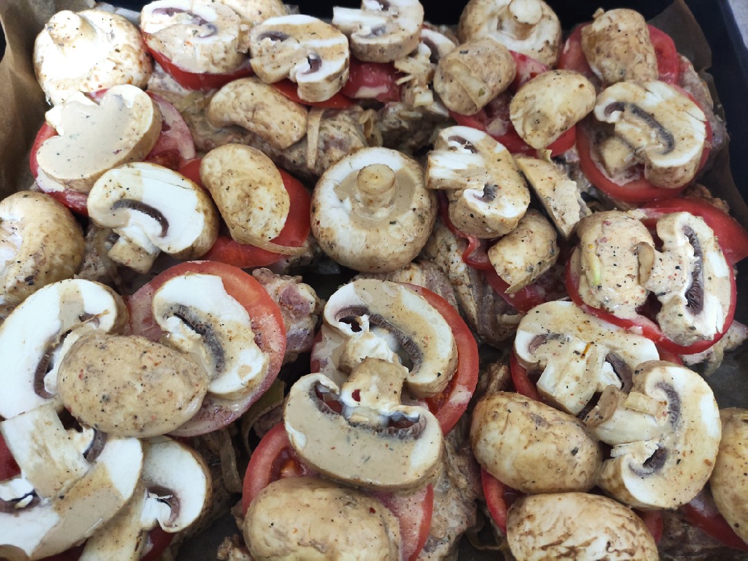 Мясо с картошкой и грибами по французски в духовке рецепт с фото