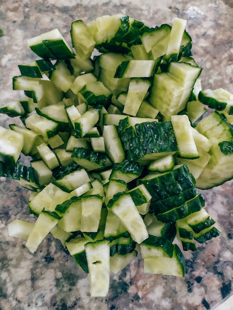 Салат из печени трески с огурцами и яйцами