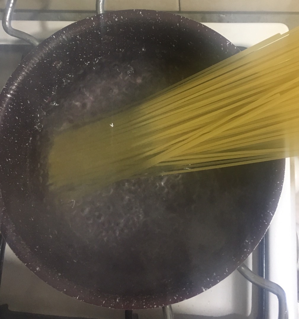 Митболы со спагетти в томатном соусе
