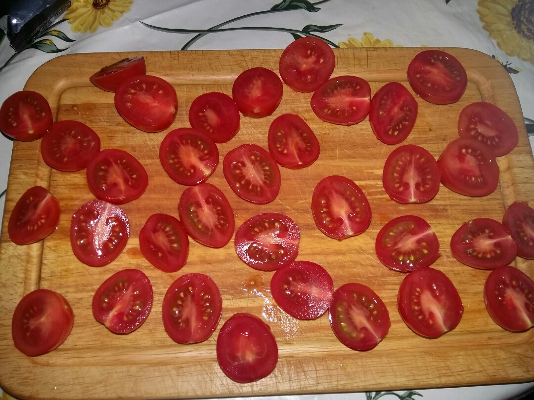 Салат из помидоров черри с заправкой🍅