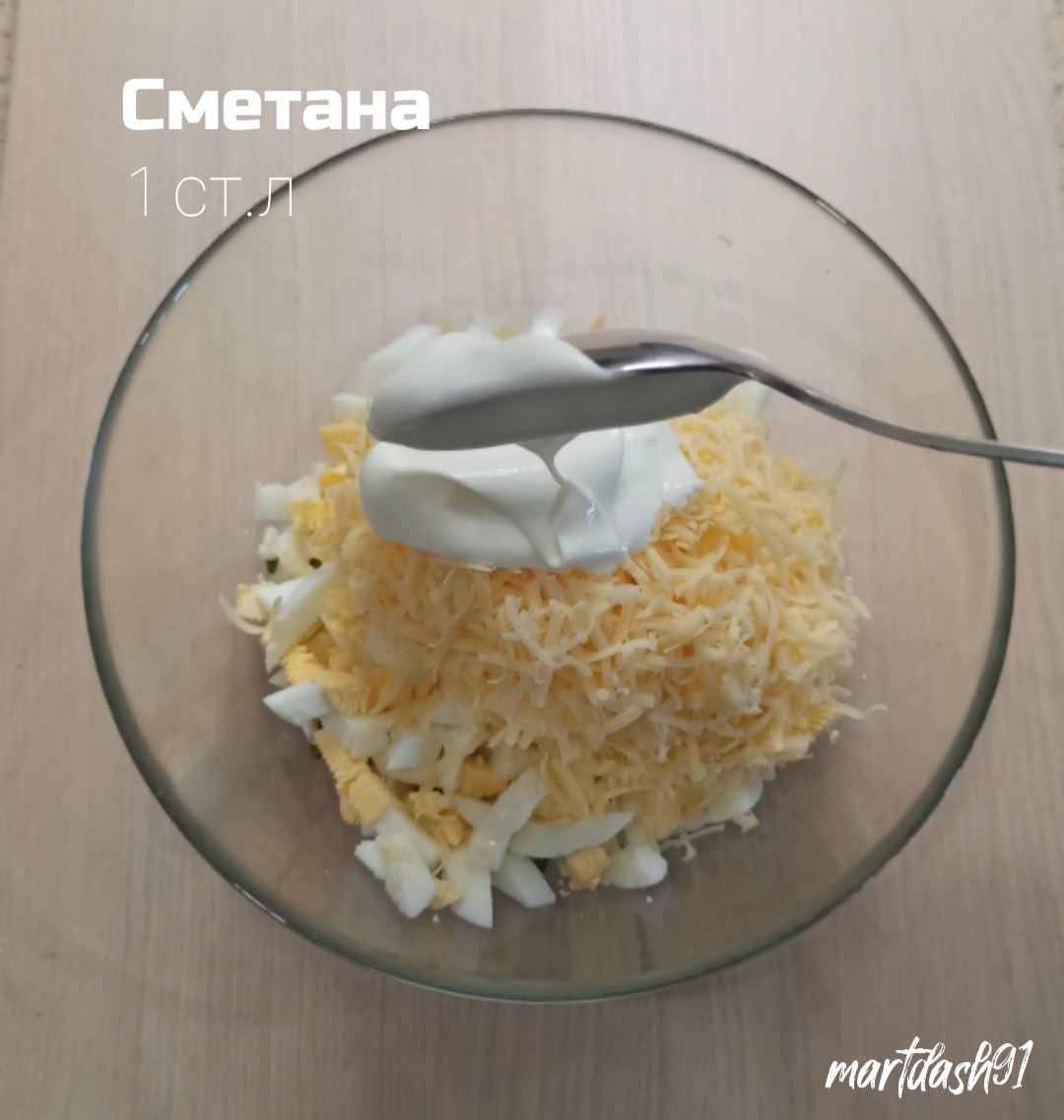 Заливной пирог с луком и яйцом