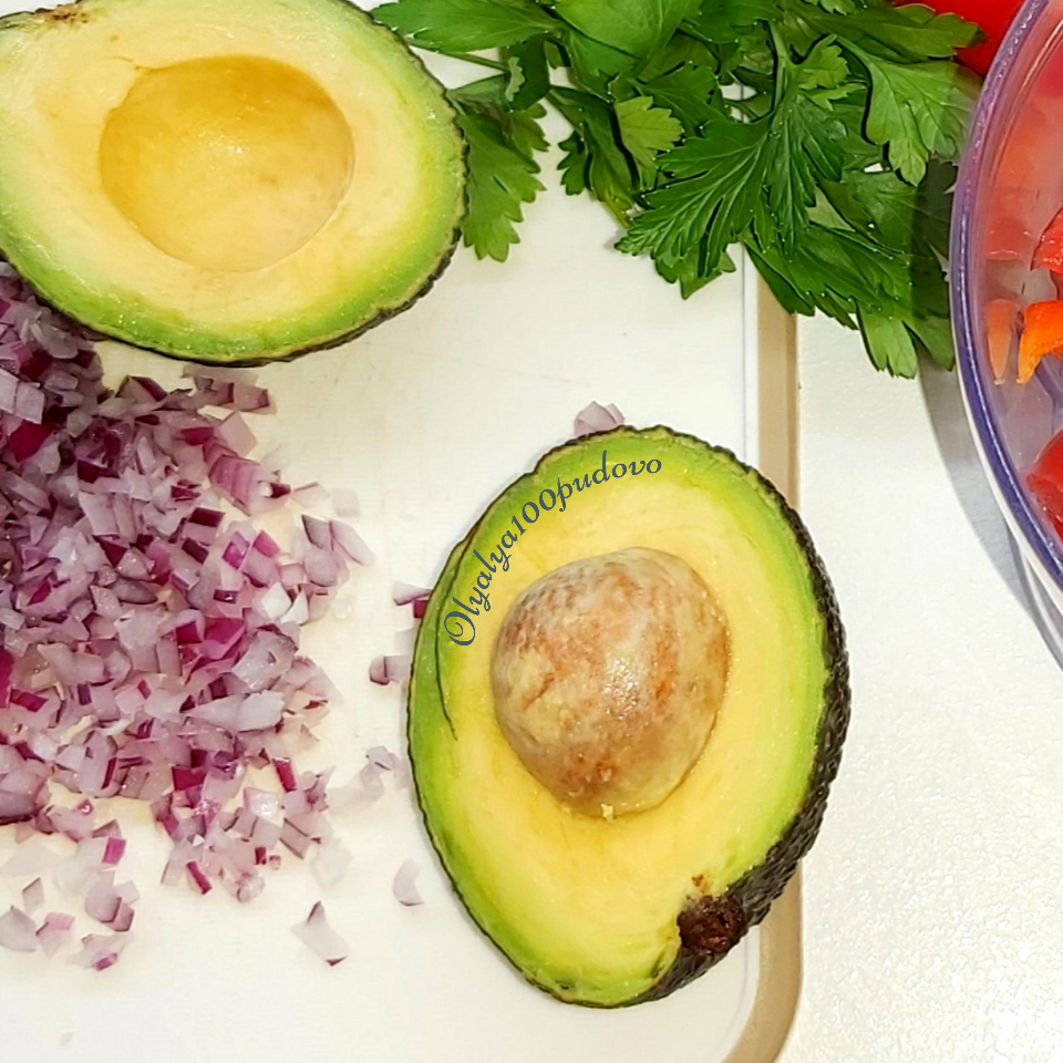 Как легко нарезать авокадо 🥑 для салата или закуски?