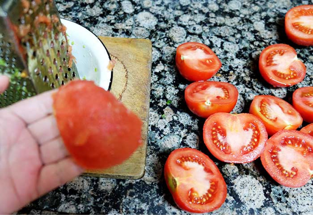 Как быстро измельчить томаты да ещё и без кожуры